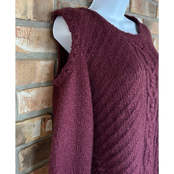G.I.L.I Women’s Wine Bell Sleeve Cold Shoulder Cable Knit Sweater Size XL - Picture 3 of 9